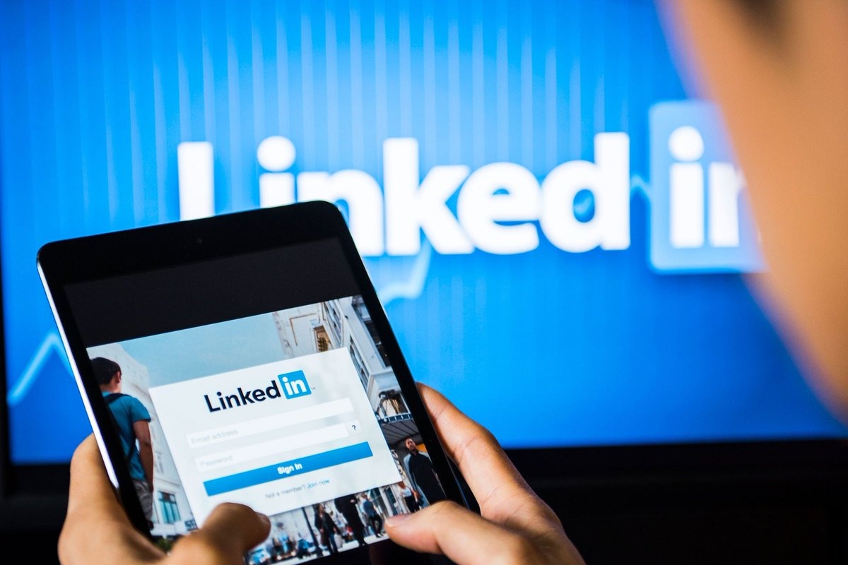 Best Sites to Buy LinkedIn Likes