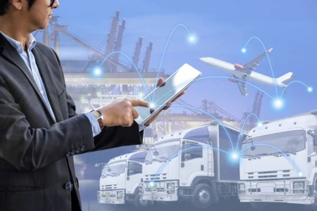 How GPS Tracking Transformed the Logistics Industry Over Time